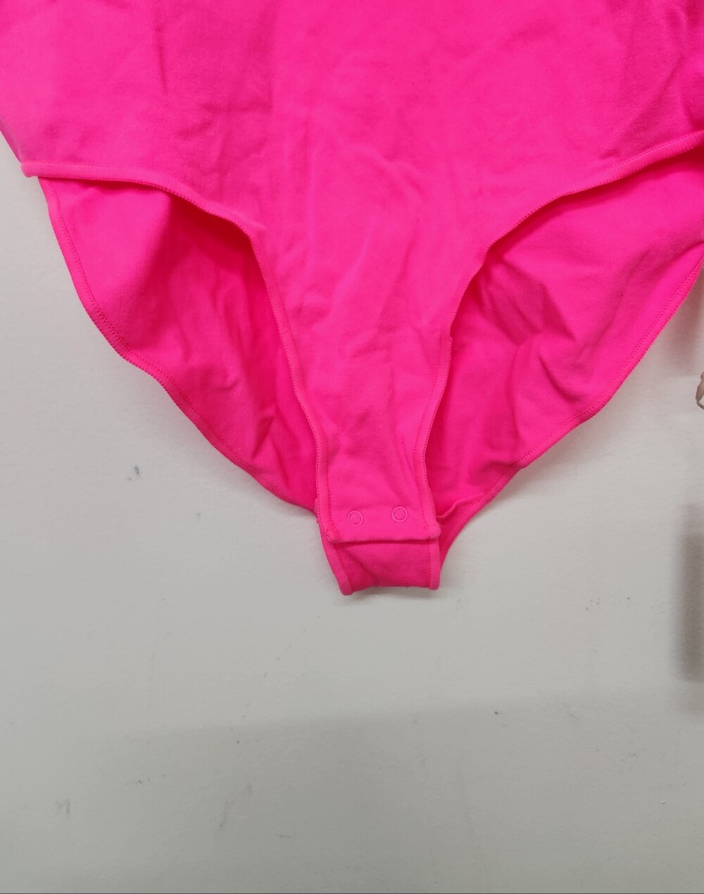 SKIMS Essential Bundle: Pink Bodysuit & Cream Shapewear Shorts S/M - Picture 9 of 14